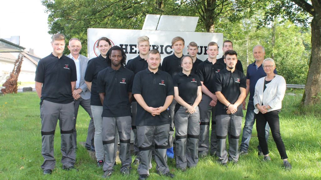 Über elf neue Auszubildende freut sich die Firma Heinrich Huhn in Drolshagen.