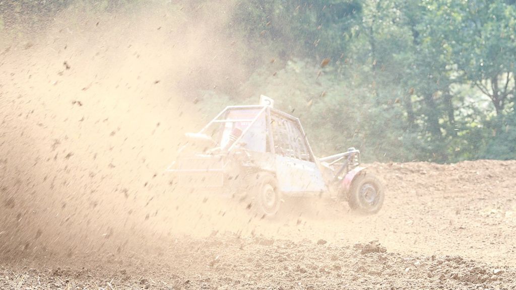 „Stoppelfeldrennen“: Teilnehmer und Besucher trotzen dem Wetter