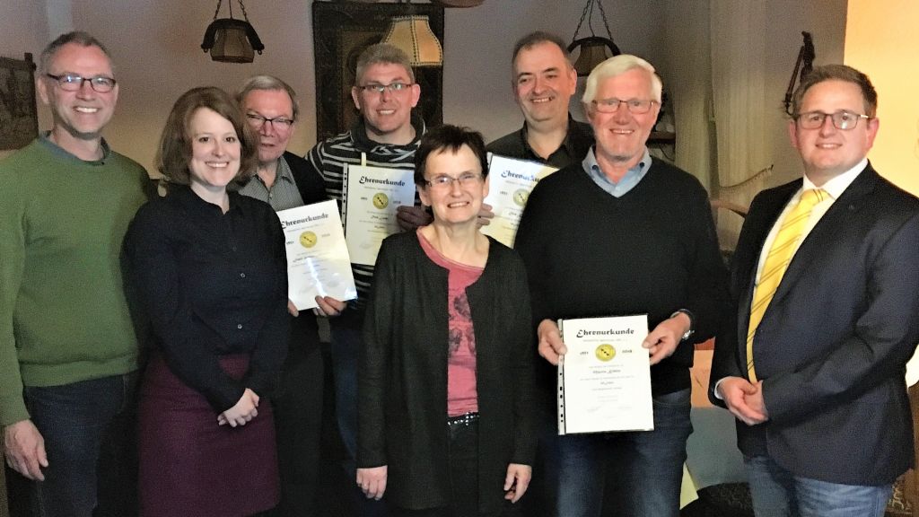 Ehrungen beim HSV: (von links) Ulrich Neuenhausen (Geschäftsführer), Anja Hardenacke (Kassiererin), Josef Halbfas-Alterauge (50 Jahre), Dirk Laube (40 Jahre), Mechtild Scholemann (40 Jahre), Dirk Kamp (40 Jahre), Martin Köhler (40 Jahre) und Julian Ziegeweidt (Vorsitzender).