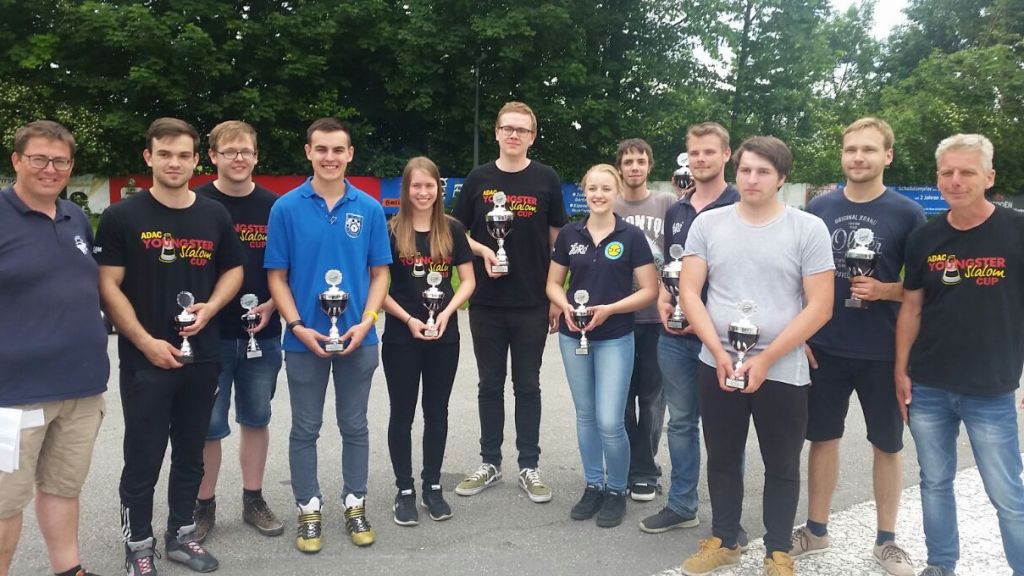 OAC-Youngster-Fahrer Nico Verbücheln (Mitte) beim MSF Warstein.