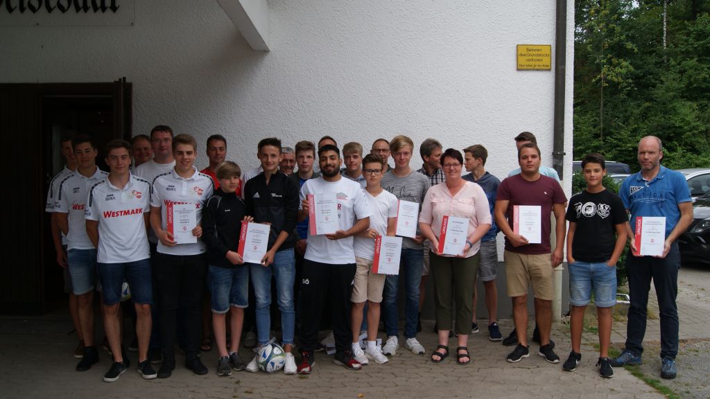 Die Meister und Pokalsieger der einzelnen Juniorenaltersklassen wurden vom KJA geehrt.