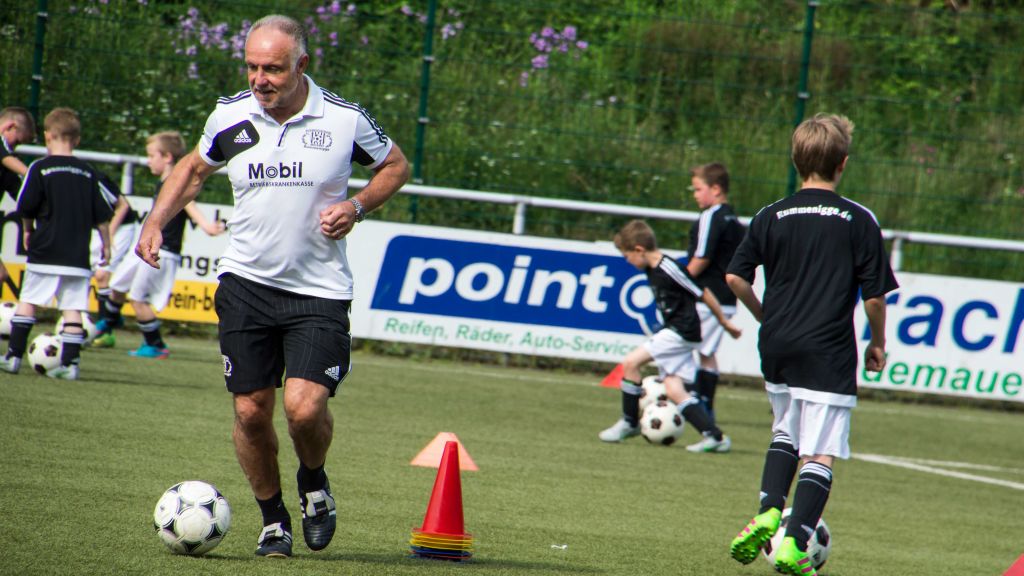 Michael Rummenigge kommt mit seinem Trainerteam wieder nach Kirchhundem.