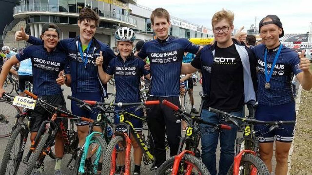 Die erfolgreichen Athleten beim „Rad am Ring“.