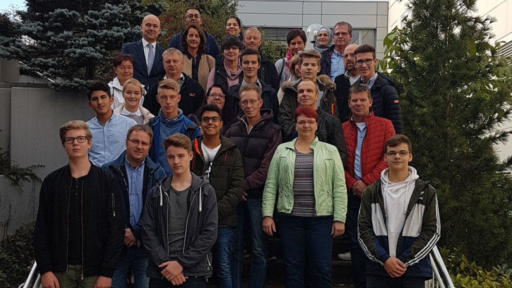 Die Azubis 2019 mit ihren Eltern.