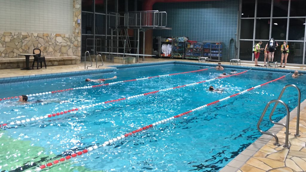 DLRG Attendorn bietet Rettungsschwimmkurs