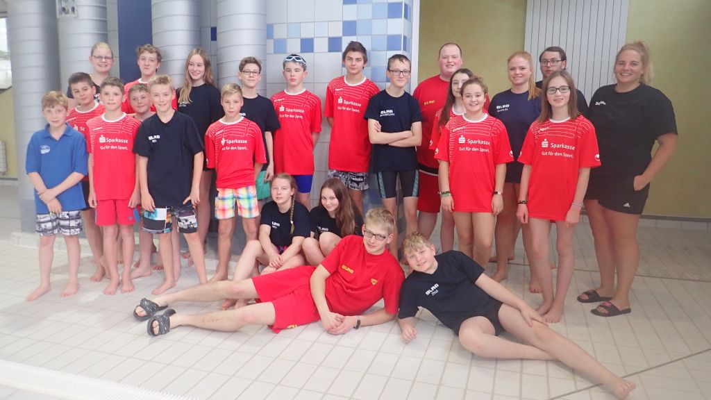 Die Drolshagener Schwimmer beim 24-Stunden-schwimmen im Finto. 