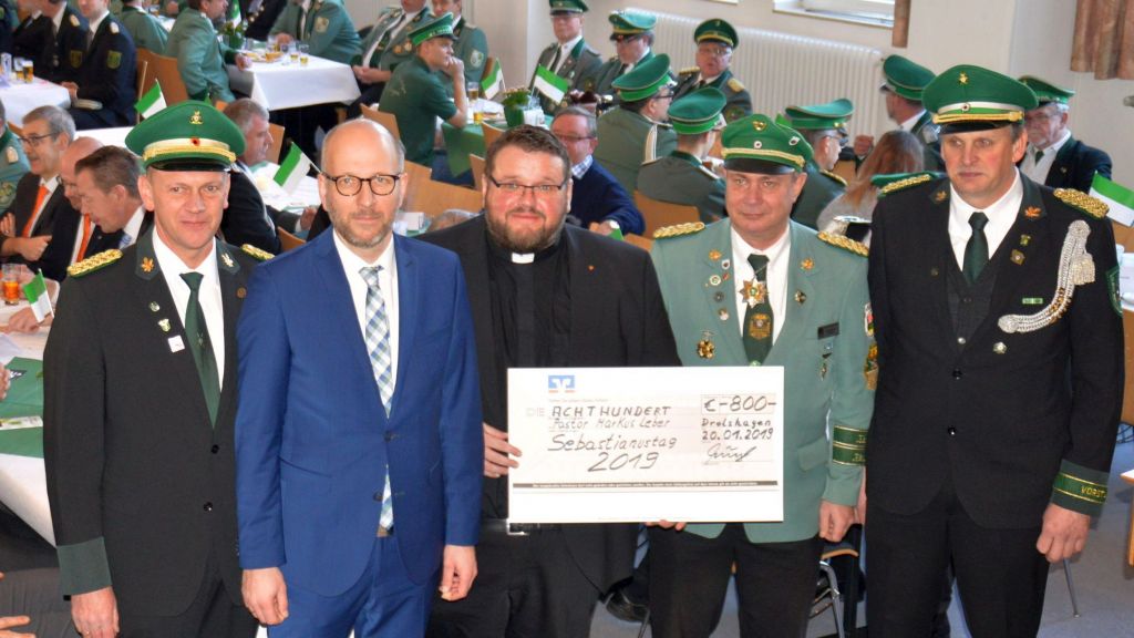 (von links): 2. Brudermeister Werner Schmidt, Bürgermeister Ulrich Berghof, Pfarrer Markus Leber, Festredner Klaus Büser und 1. Brudermeister Thomas Bock.