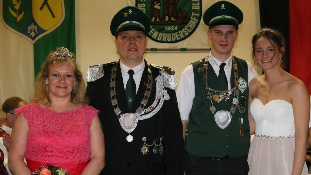 Königspaar Nadine und Frank Bienert, Prinzenpaar Jeremy Koopmann und Antonia Lütticke (von links).