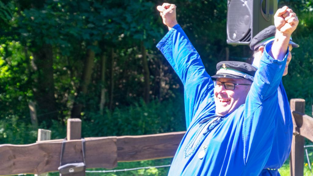 Schon unter der Vogelstange jubelte König Michael Schauerte - jetzt freut er sich mit Jungschützenkönig Michael Schmidt auf den Schützenball.