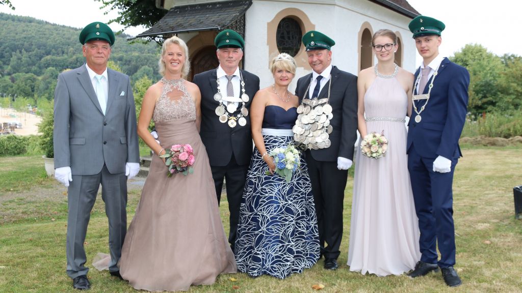 Die amtiereden Majestäten freuen sich auf den Schützenball in Sondern.