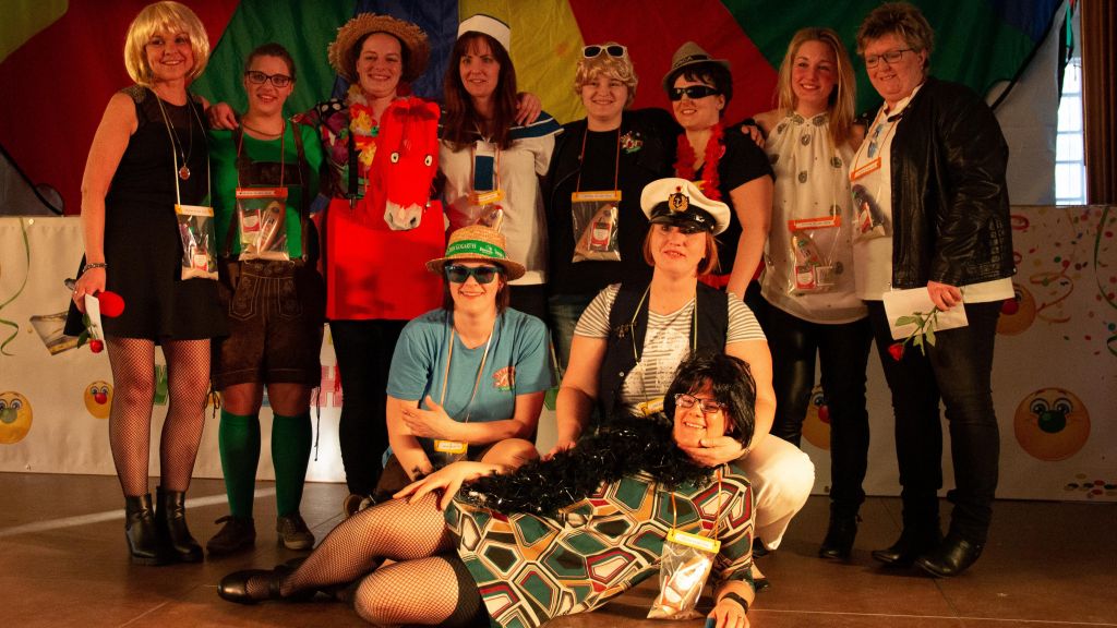 Die Frauen hatten Spaß beim Karneval in Welschen Ennest.
