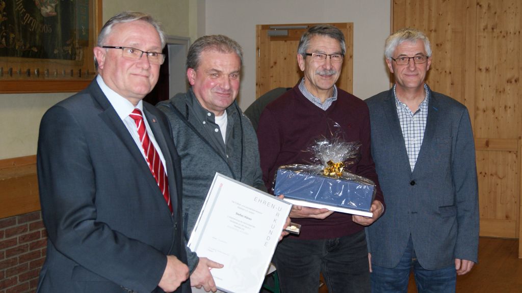 Ehrungen beim Kreisjugendtag: (von links) Joachim Schlüter, Stefan Häner, Hennes Reichling und Raimund Nöker.