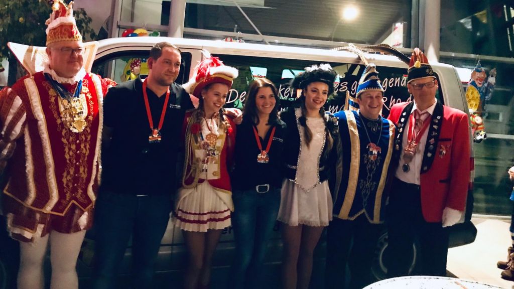 Die Karnevalisten aus Rhode und Neu-Listernohl freuten sich über ihre Fahrzeuge. 