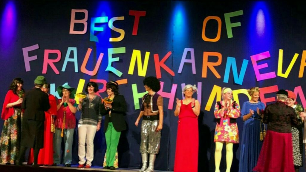 Die Kirchhundemer kfd präsentierte beim Frauenkarneval ein abwechslungsreiches Programm.