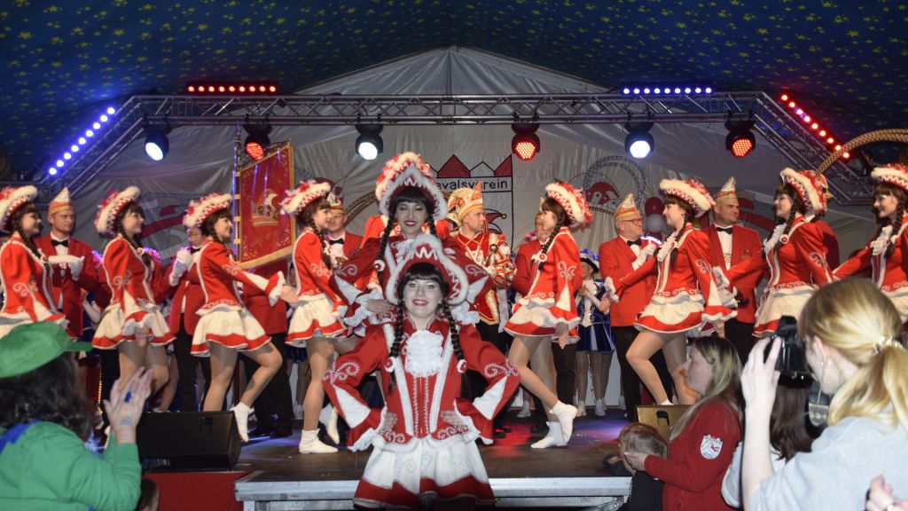 Die Närrinnen und Narren erwartete ein beeindruckendes Programm.