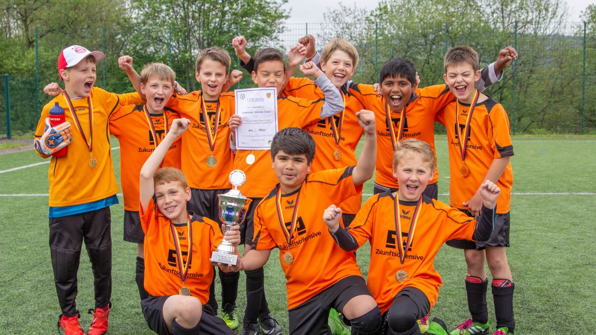 Die Gruppe Welschen Ennest 1 hat den ersten Platz beim Volksbank-Pokal-Turnier der Grundschulen der Gemeine Kirchhundem gemacht.