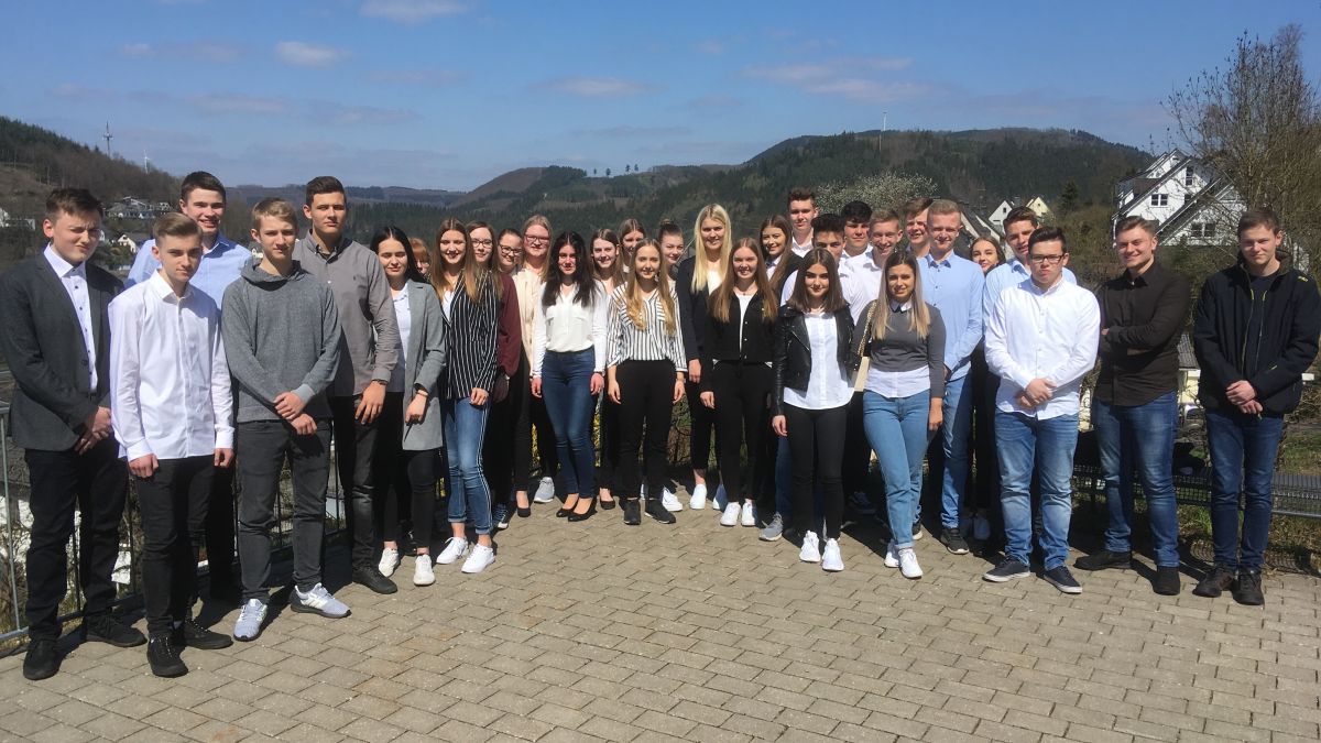 Schüler des Berufskollegs des Kreises Olpe am Projekttag des Bewerbertrainings am Standort Lennestadt.