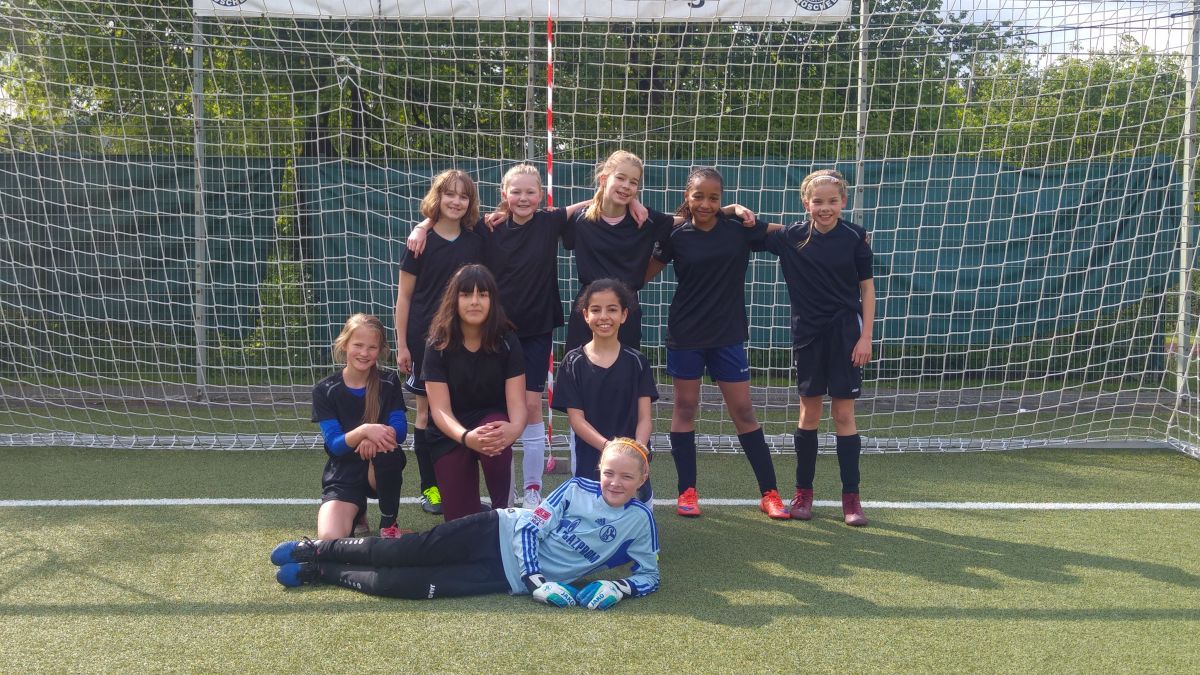 Die Fußballerinnen des SGO gewannen mit 3:2 die Regierungsbezirksmeisterschaften in Iserlohn.