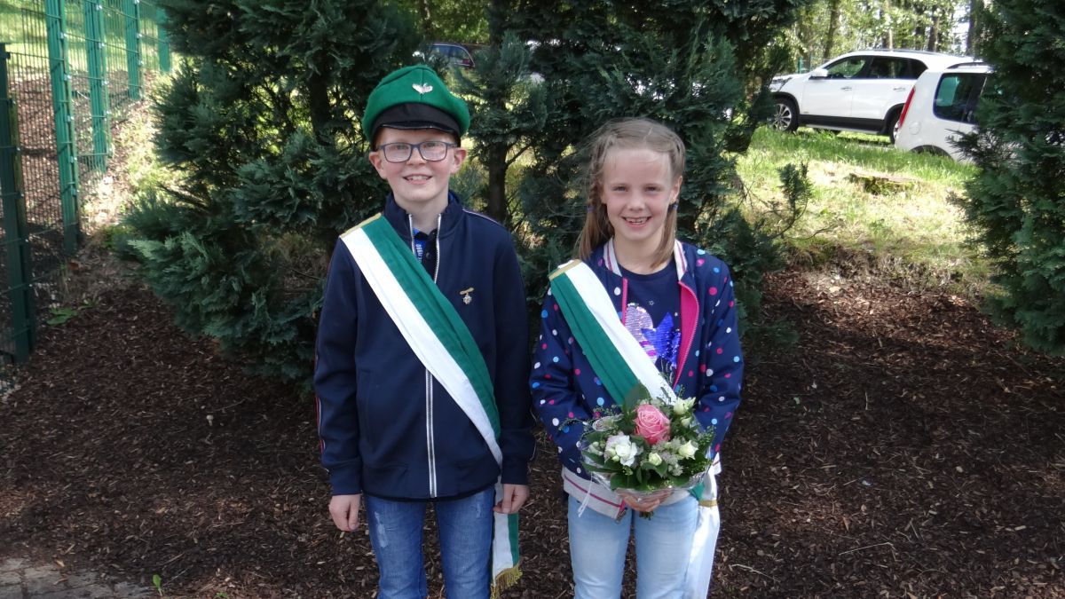 Das neue Kinderkönigspaar Bastian Heller und Thea Köhler.