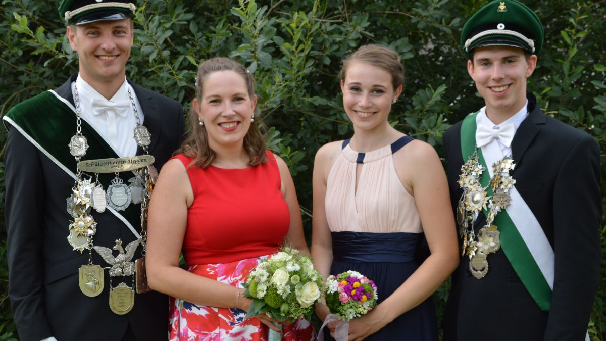 Königspaar Christian und Diana Sprenger sowie Jungschützenkönigspaar Sophie Hunold und Martin Willmes (von links). 