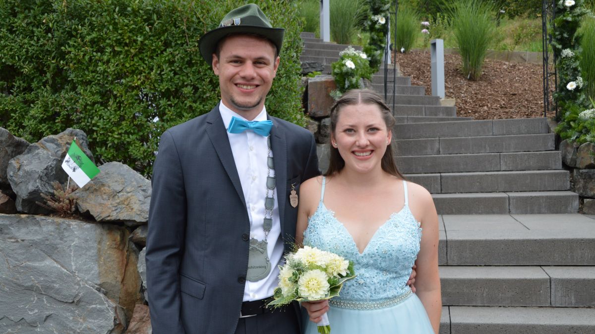 Das neue Jungschützenkönigspaar in Fretter: Marvin Schulte und Jule Skoluda. 