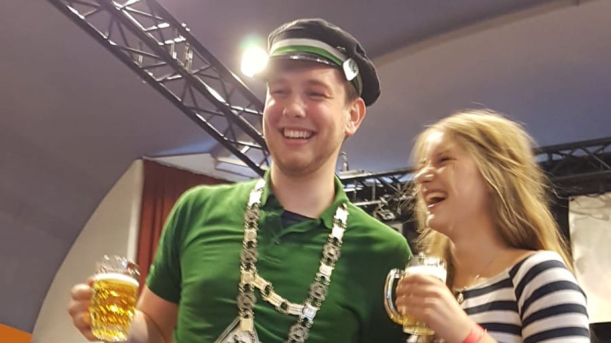 Das neue Königspaar der Altenhundemer Jungschützen: Leonard Göckeler und Maria Thöne.