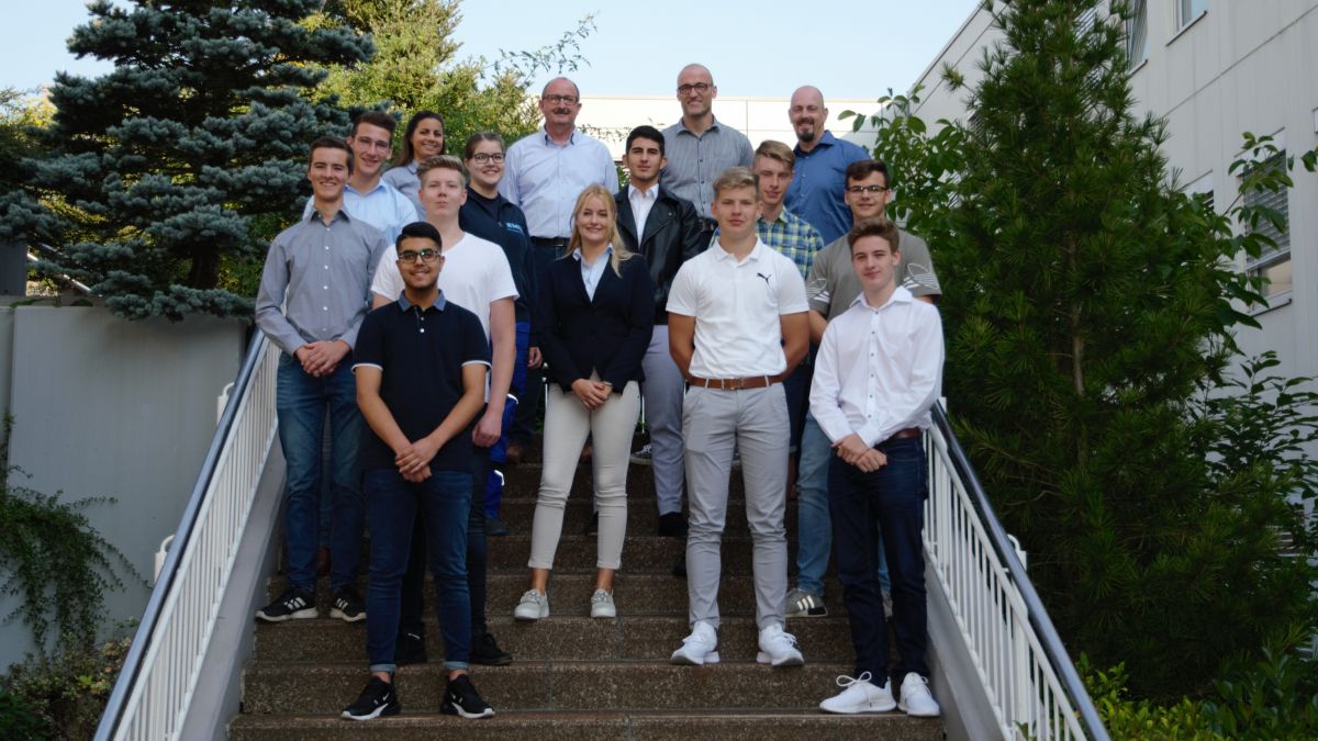 Der Geschäftsführer der EMG, Marc Nedecky, der Betriebsratsvorsitzende Stefan Köster, die Jugend- und Auszubildendenvertreterin Kim Dietershagen sowie die Ausbilder Rony Brüser und Sandra Weschenbach hießen die neuen Auszubildenden willkommen.