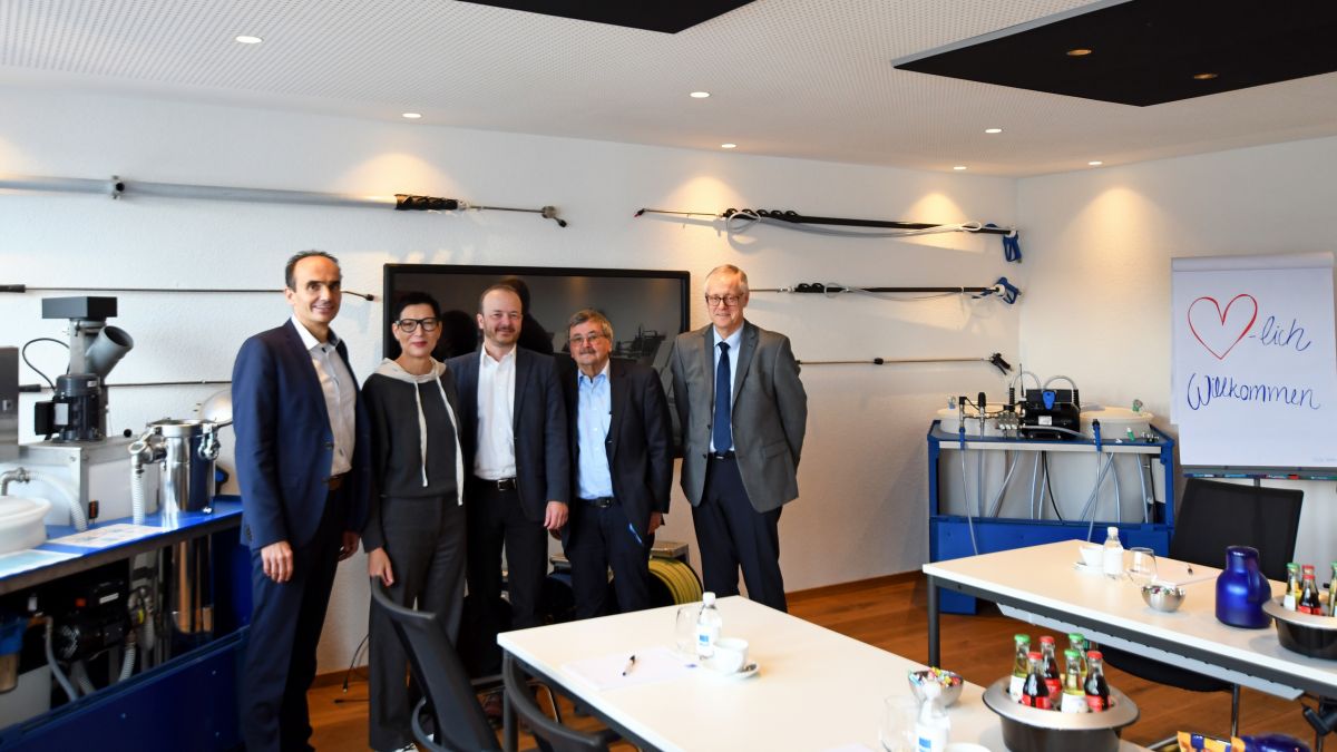 Der Vorstand der FRT (von links): Dr. Andreas Brakemeier (Werner & Mertz GmbH), Anne Drewer (Byk Chemie GmbH/Altana Group), Dipl.-Ing. Jörg Zylla (Werner & Mertz GmbH), Prof. Dr. Hans Hloch (wfk-Cleaning Technology Institute e.V.), Dr. Jürgen Bohnen (FRT)