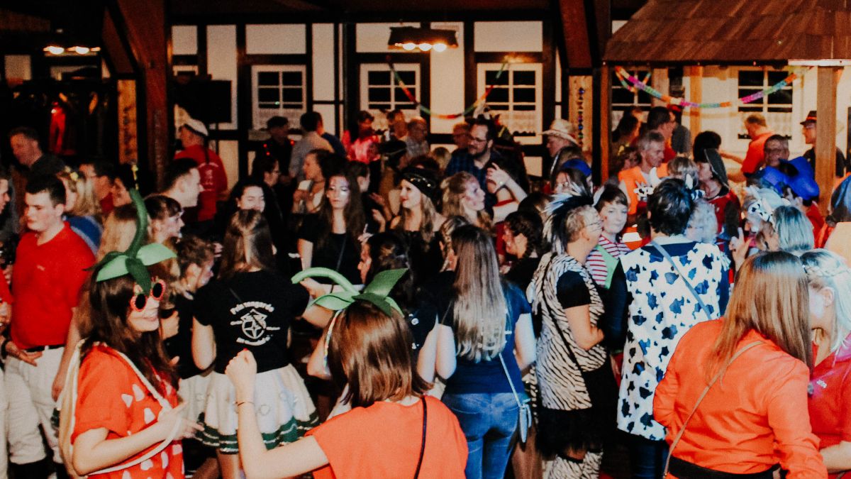 Volles bei der Altweiber-Party 2019 in Lichtringhausen. 
