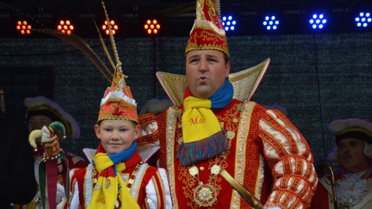 Bei der Sessionseröffnung im November strahlten Kinderprinz Michel (Bilsing) und Prinz Marc (Rohrmann) auf der Bühne. 