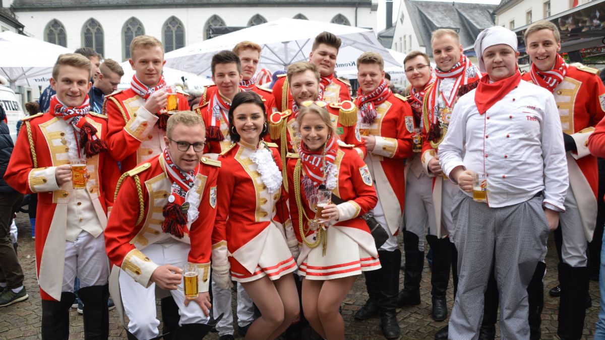 Attendornern feiern 22. Kattfiller-Gardebiwak auf dem Marktplatz