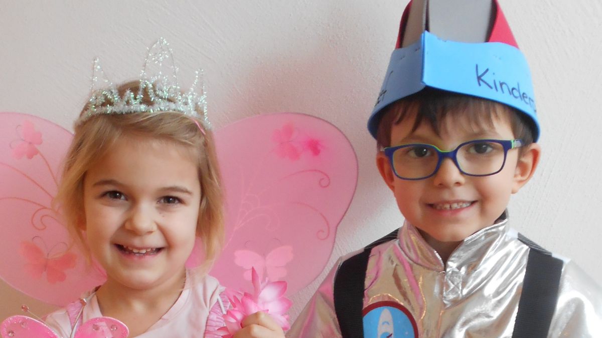 Prinzessin und Astronaut sehen einfach süß aus. 