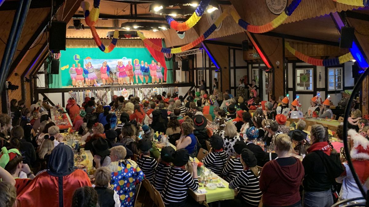 Volles Haus und tolle Stimmung bei der Altweiberparty. 