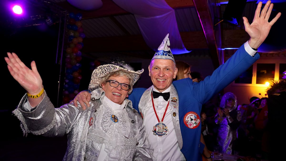 Das Festkomitee und die Drolshagener Narren ließen es beim Sportlerball ordentlich krachen.