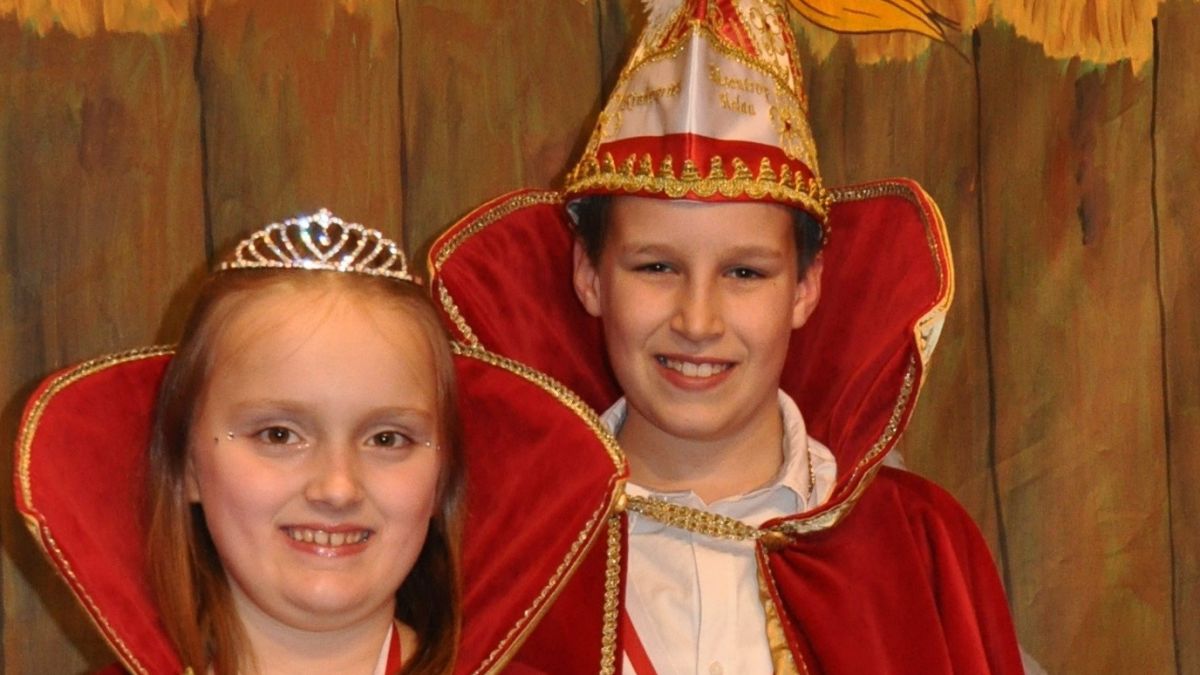Marika Hillebrand und Jonathan Pohl danken beim Kinderkarneval als Prinzenpaar ab. 