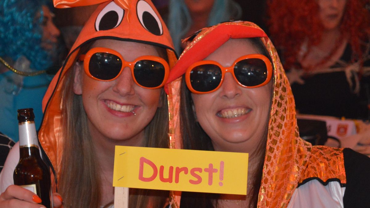 Manchmal sagen Schilder mehr als 1000 Worte. Hauptsache, die Stimmung ist gut. 