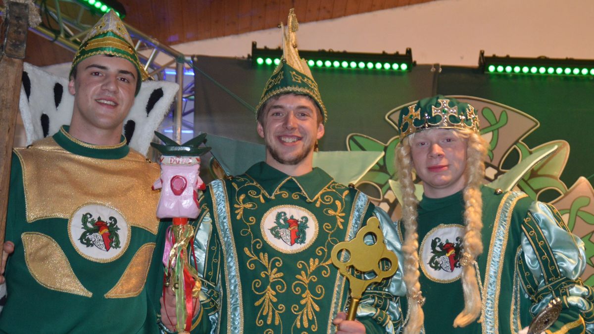 Für Prinz Michael Kujawa, Bauer Marius Bock und Jungfrau Marcella (Marco Ritter) endet die närrische Regentschaft. 