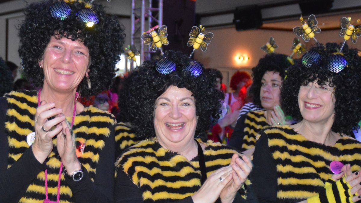 Bunt, abwechslungsreich und ansteckend fröhlich: die Altweibersitzung in Heggen. 