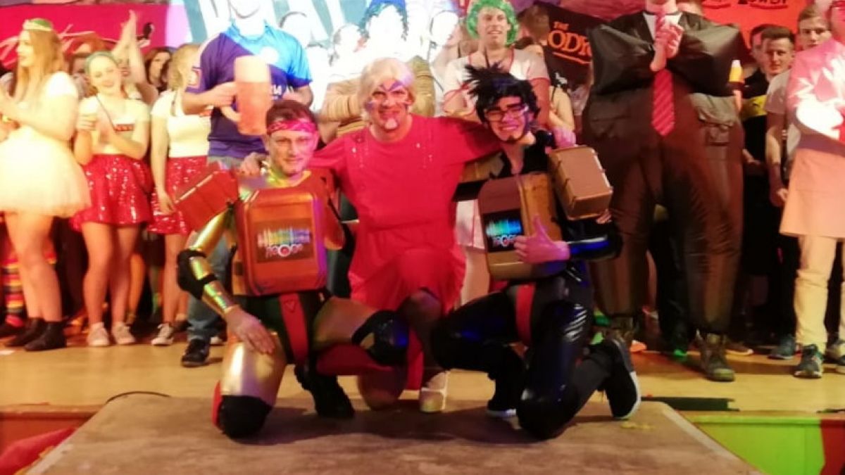 Bunt und närrischen geht es wieder beim Karneval in Brachthausen zu.