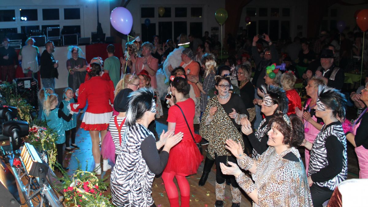 Gute Stimmung beim Würdinghauser Karneval. 