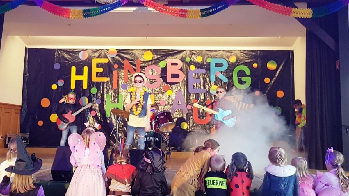 Für Unterhaltung der Kinder war auf der Bühne durch mehrere Programmpunkte gesorgt.