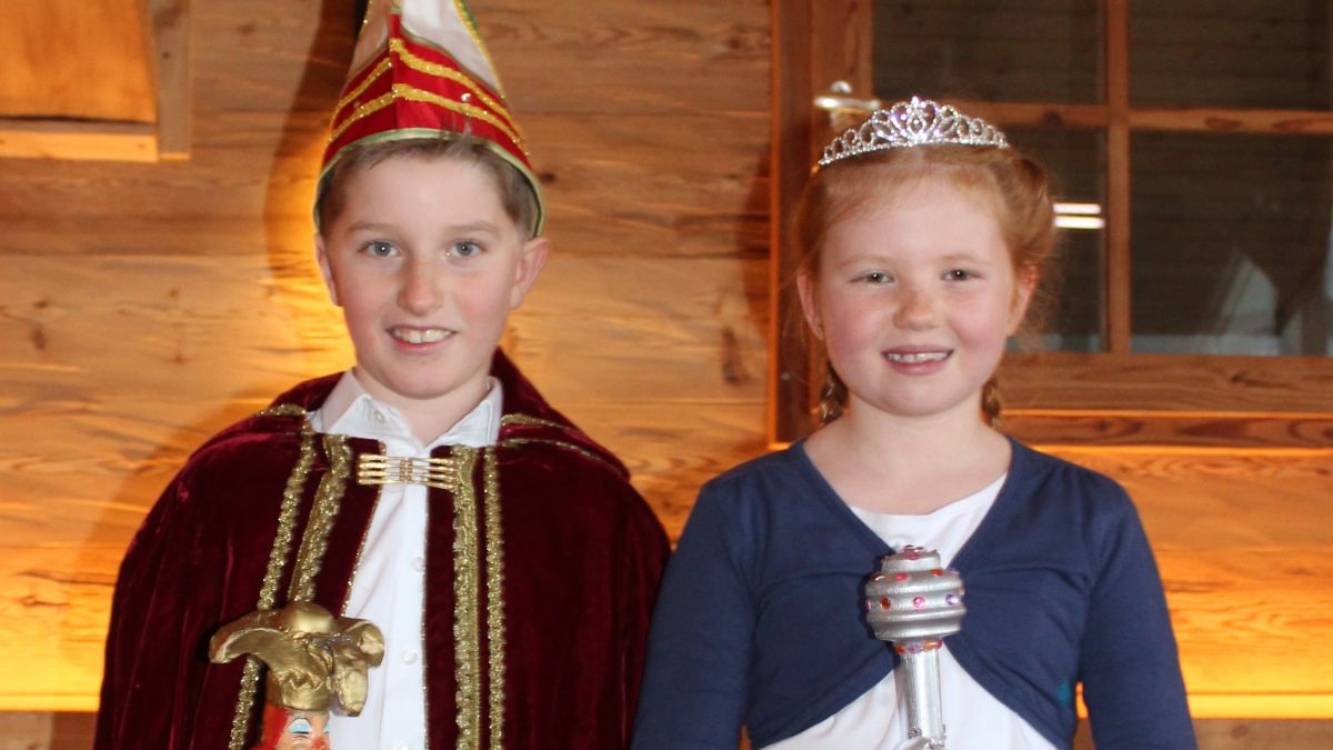 Leonard I. (Pies) und Kinderprinzessin Carla I. (Fleper) stehen beim Kinderkarneval im Mittelpunkt. 