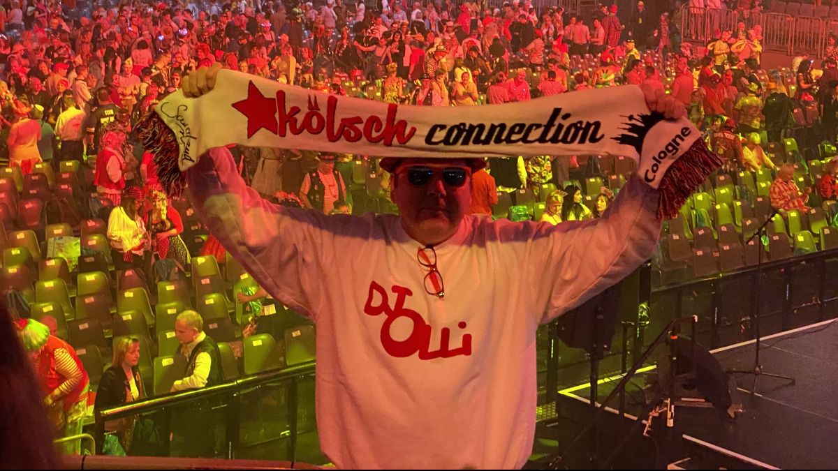 In der Grundschule, im Rathaus und bei Mesters: DJ Oli sorgt für Stimmung. 