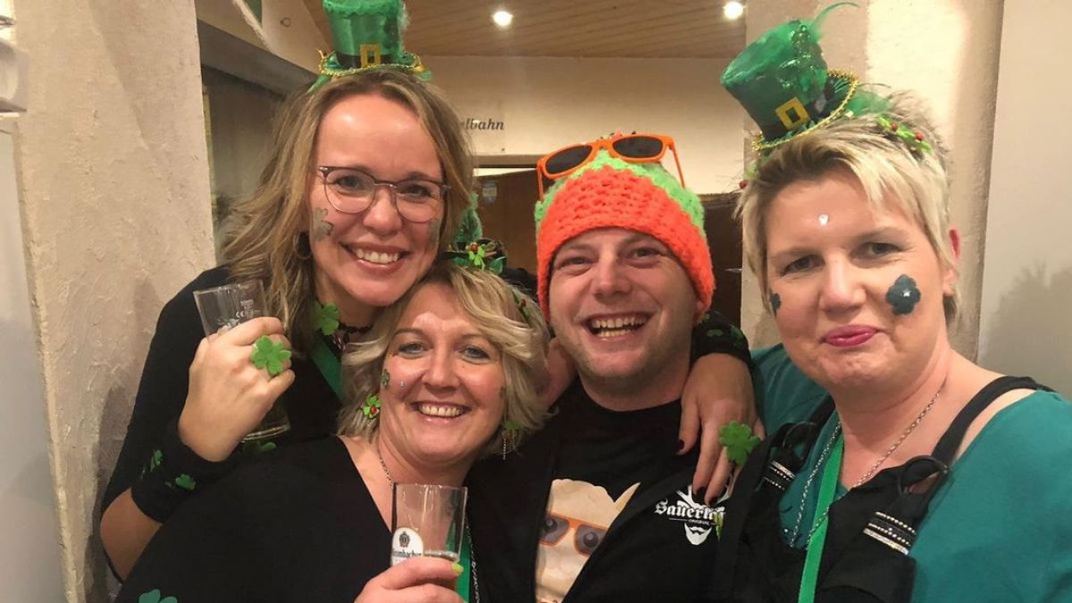 Tolle Stimmung im Gasthaus Mester und mittendrin Asphalt Anton. 