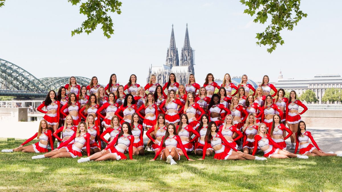 Die Cheerleader des 1. FC Köln treten in Oberveischede auf.