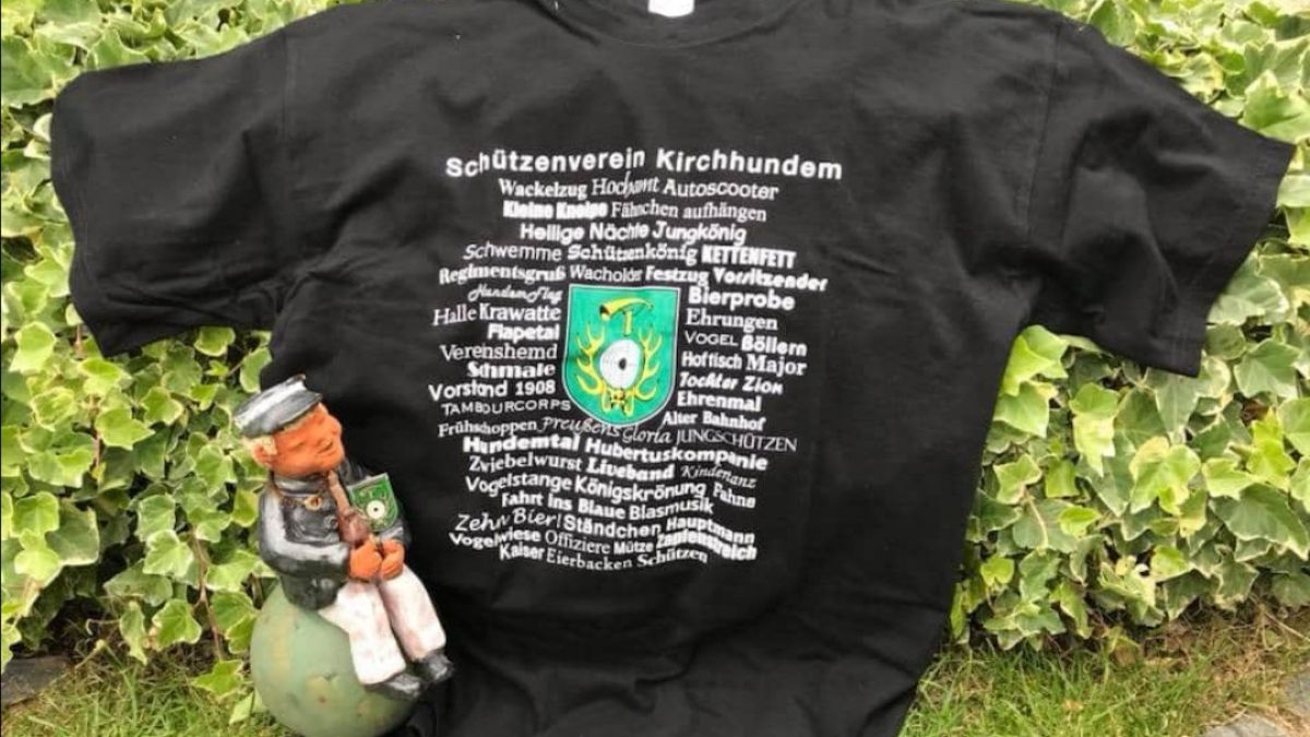 Die neuen T-Shirts sind ab jetzt erhältlich. 
