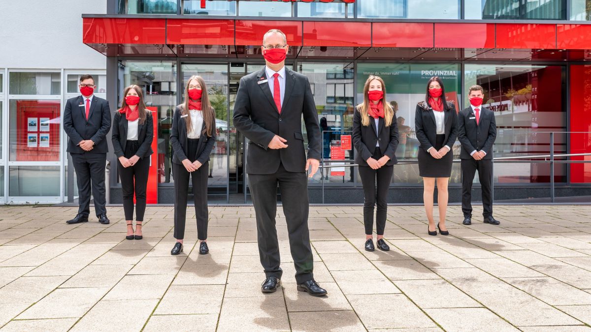 Die neuen Auszubildenden (von links nach rechts): Felix Hasenau, Jana Müller, Sarah Ertel, Thomas Vahland (Ausbildungsleiter), Olivia Sachs, Ashley Hillebrand und Tristan Juksaar.