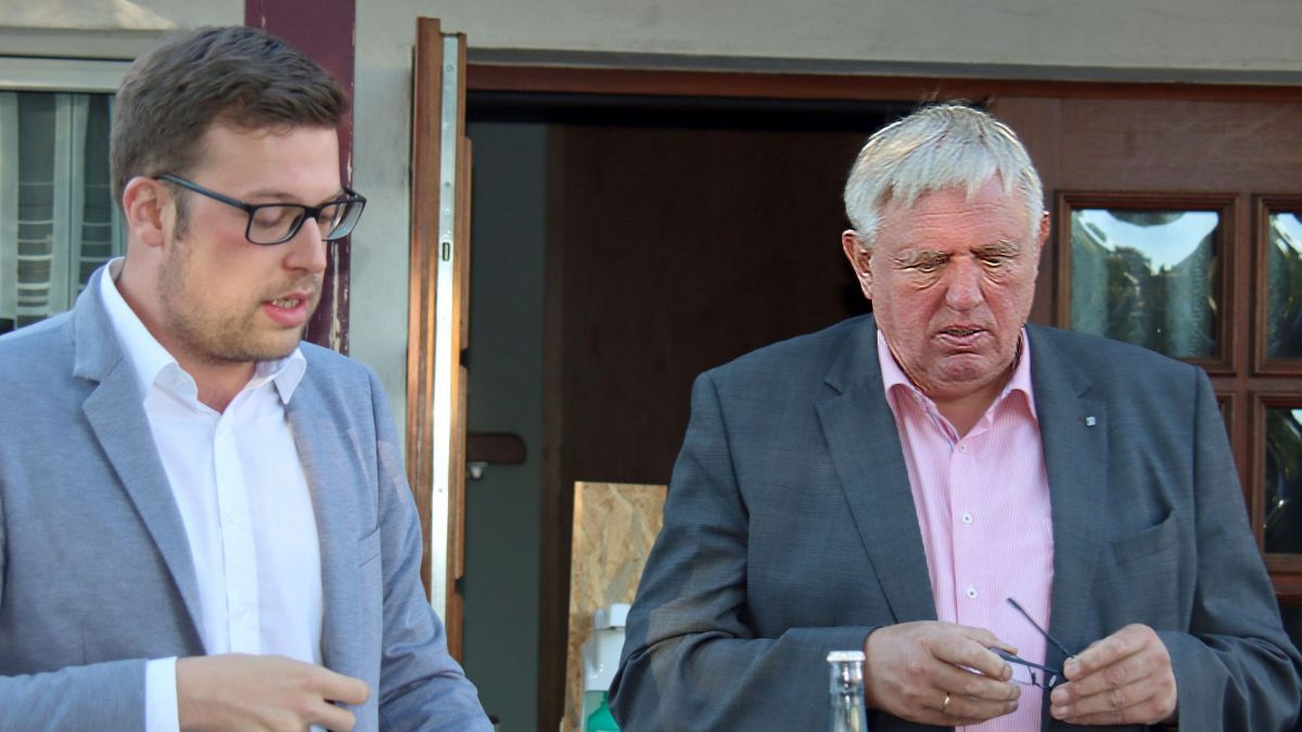 CDU-Sprecher Florian Müller (links) und NRW-Gesundheitsminister Karl-Josef Laumann sind der Einladung von der CDU Drolshagen gefolgt.