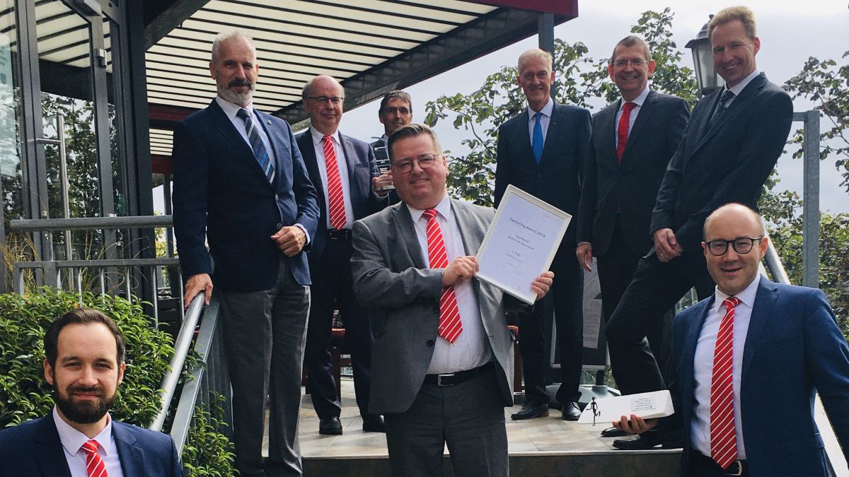 Vertreter der Sparkasse MiS freuten sich über den Leasing-Award.