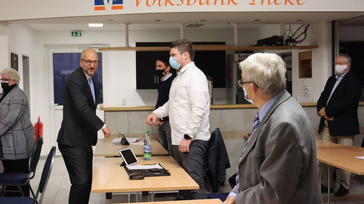 Bürgermeister Ulrich Berghof bei der Einführung in sein neues und altes Amt.